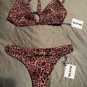 Skatie swim!!(brand new) beautiful leopard print newer print!!